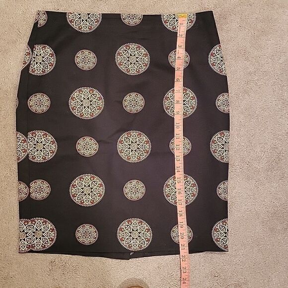 Ann Taylor black print skirt 6 - Picture 3 of 10